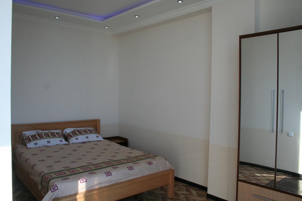 Apartment Miracle Батуми Экстерьер фото