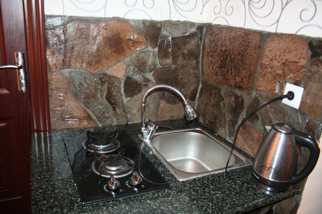 Apartment Miracle Батуми Экстерьер фото