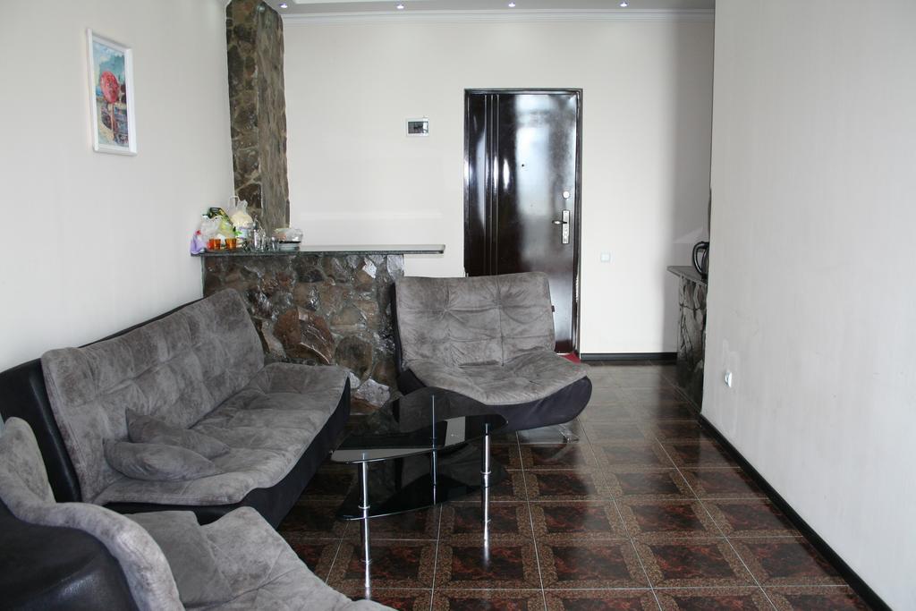 Apartment Miracle Батуми Экстерьер фото