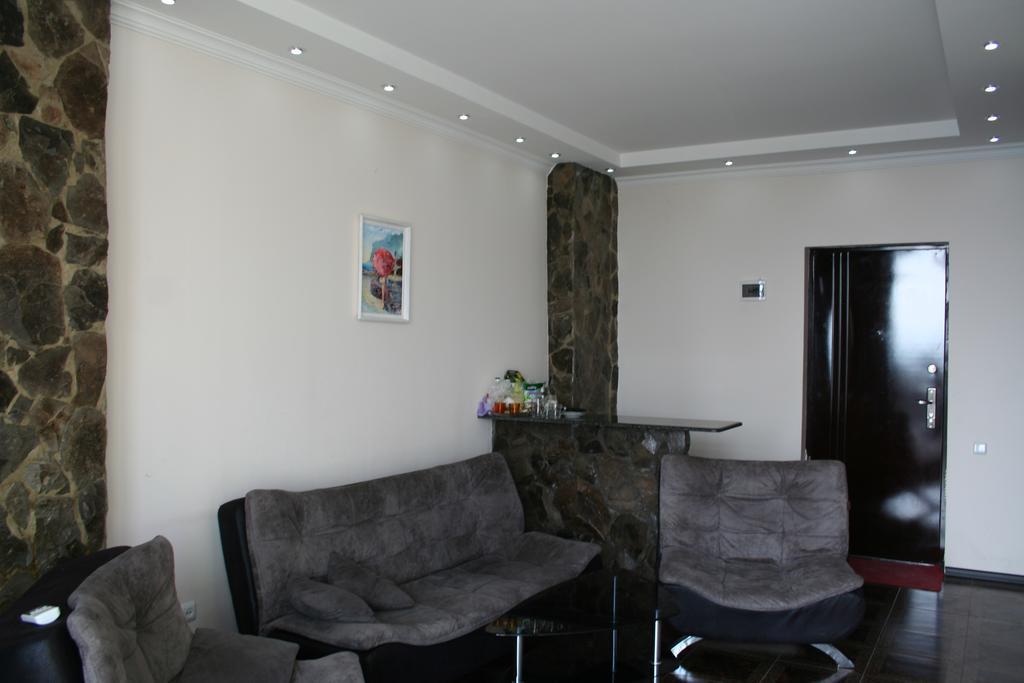 Apartment Miracle Батуми Экстерьер фото
