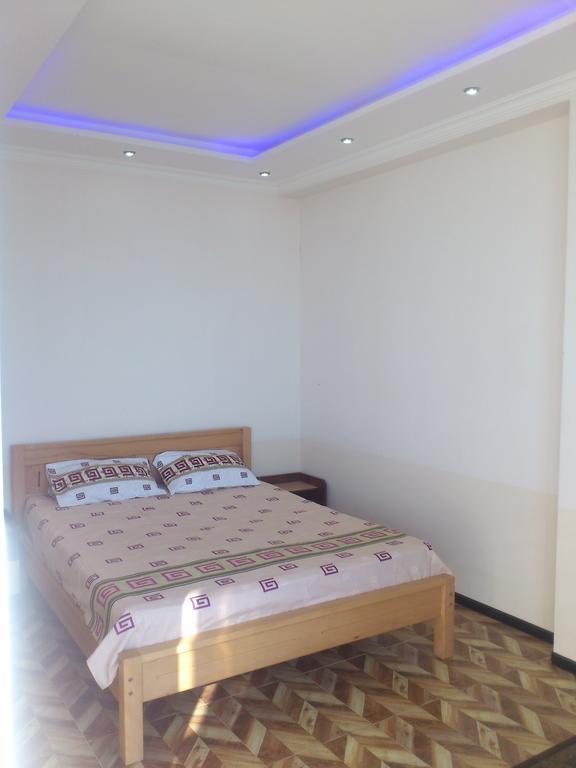 Apartment Miracle Батуми Экстерьер фото