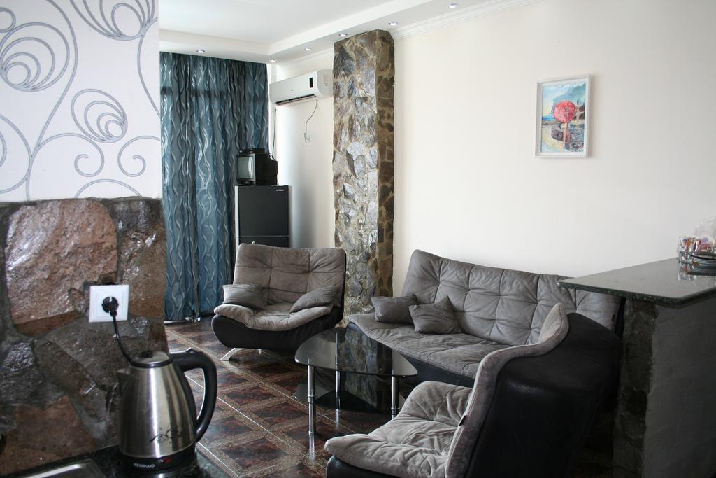 Apartment Miracle Батуми Экстерьер фото
