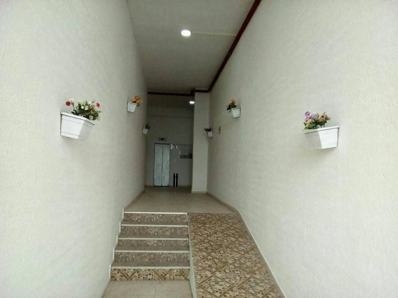 Apartment Miracle Батуми Экстерьер фото