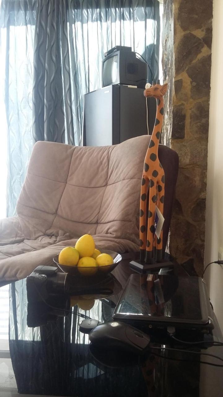 Apartment Miracle Батуми Экстерьер фото