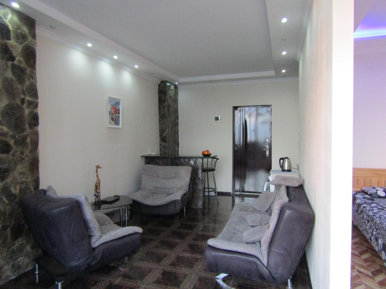 Apartment Miracle Батуми Экстерьер фото