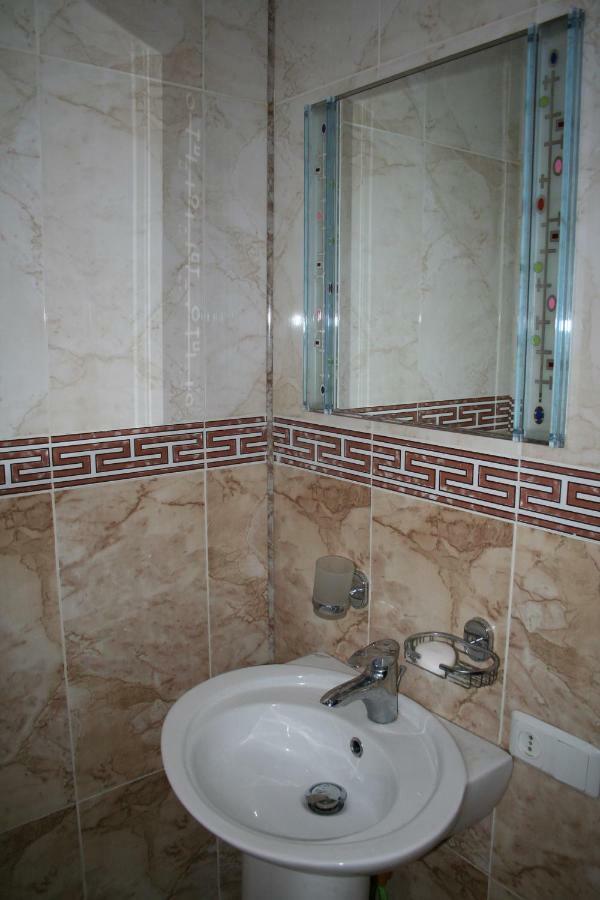 Apartment Miracle Батуми Экстерьер фото