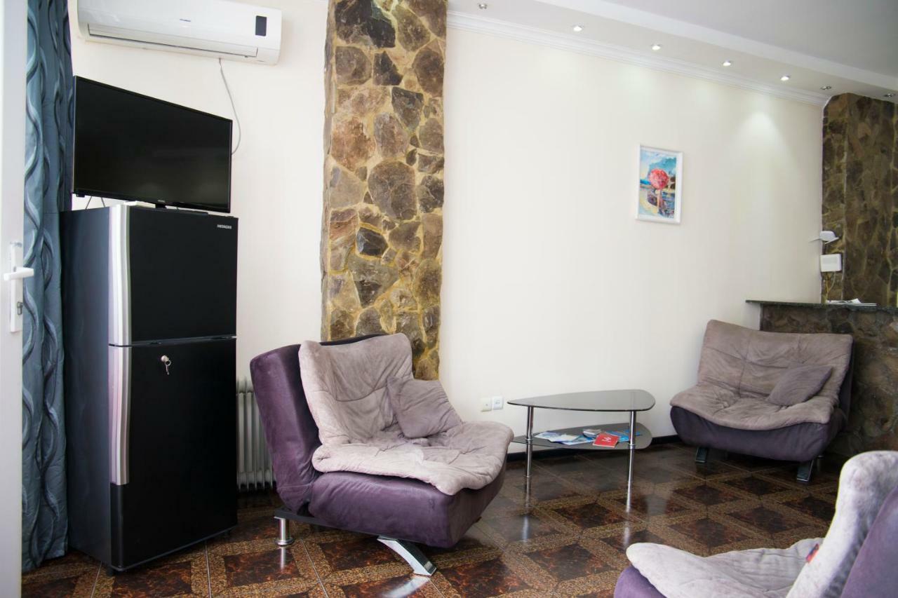 Apartment Miracle Батуми Экстерьер фото
