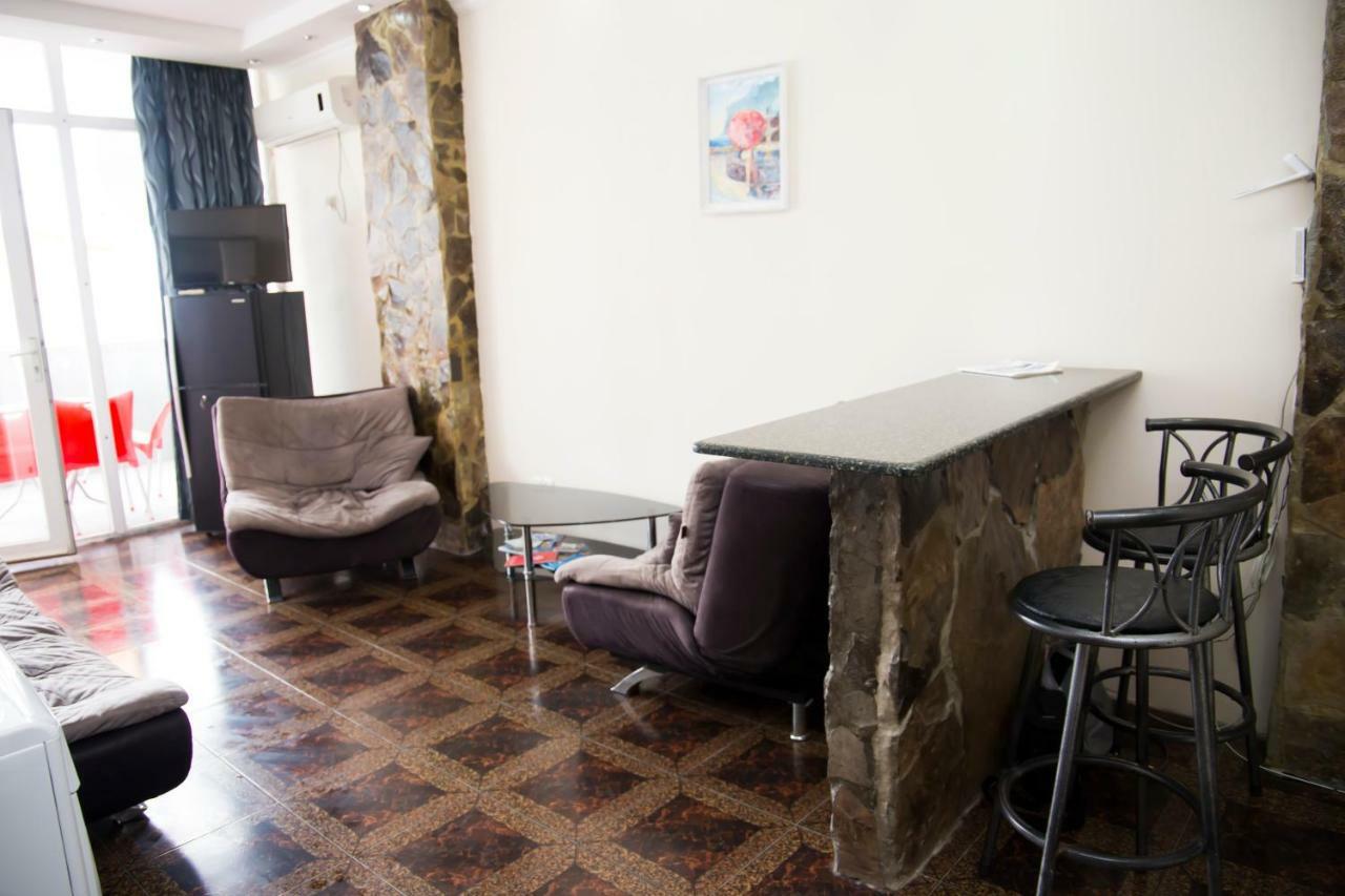 Apartment Miracle Батуми Экстерьер фото