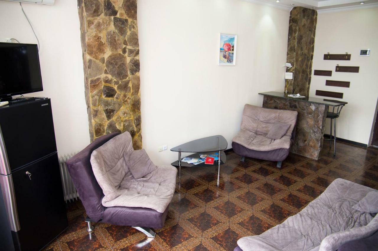 Apartment Miracle Батуми Экстерьер фото