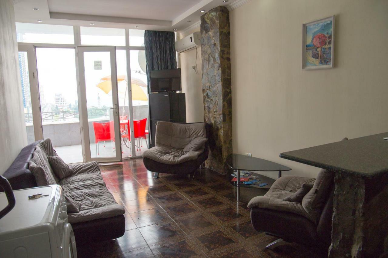 Apartment Miracle Батуми Экстерьер фото